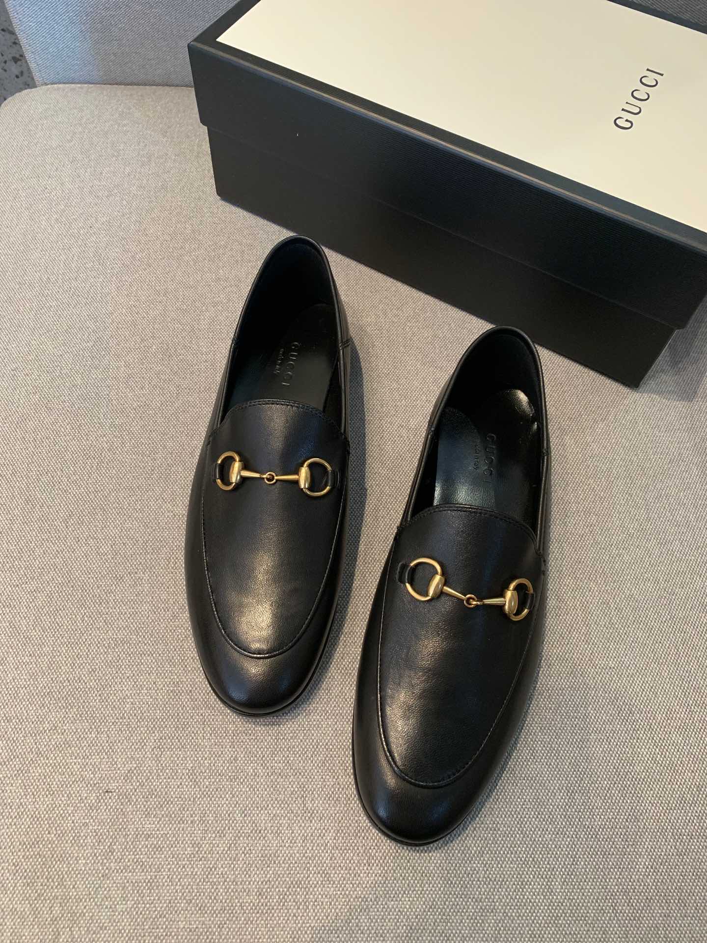 G*u*i flats 27