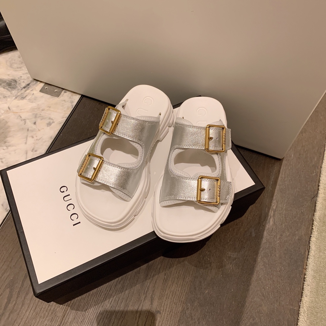 G*u*i slippers 42