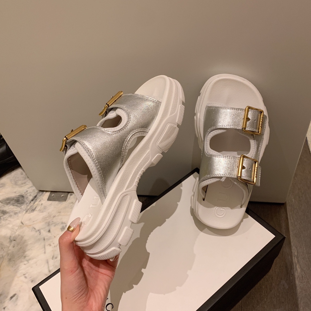 G*u*i slippers 42