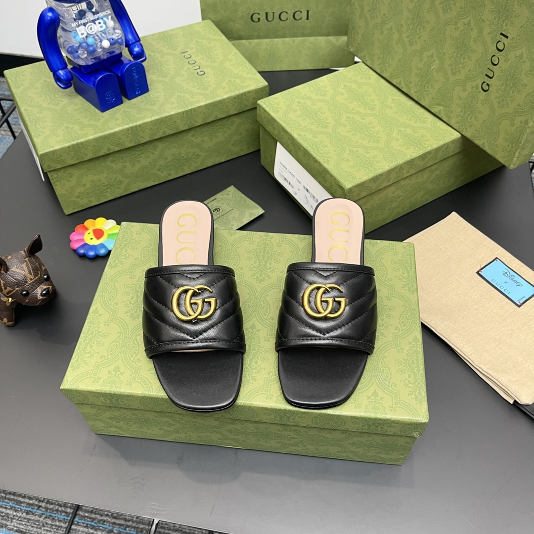 G*u*i slippers 57