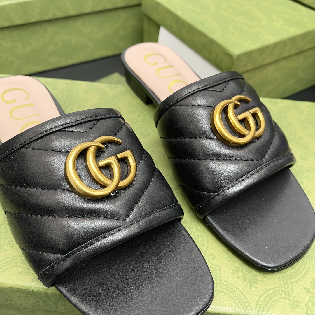 G*u*i slippers 57