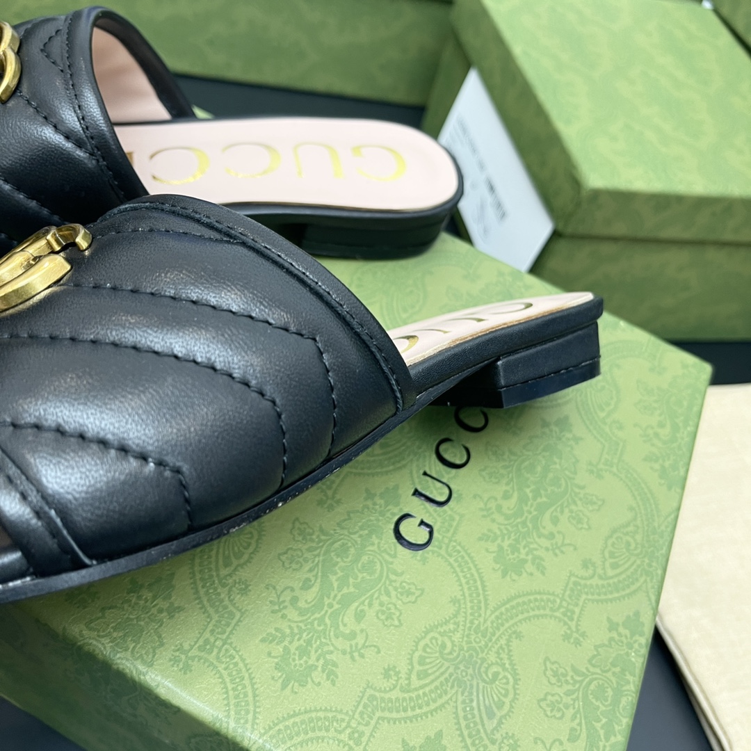 G*u*i slippers 57