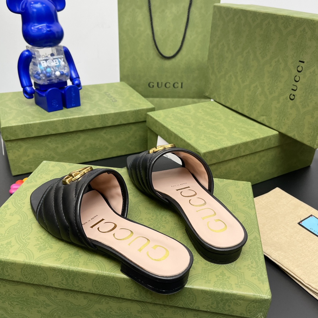 G*u*i slippers 57