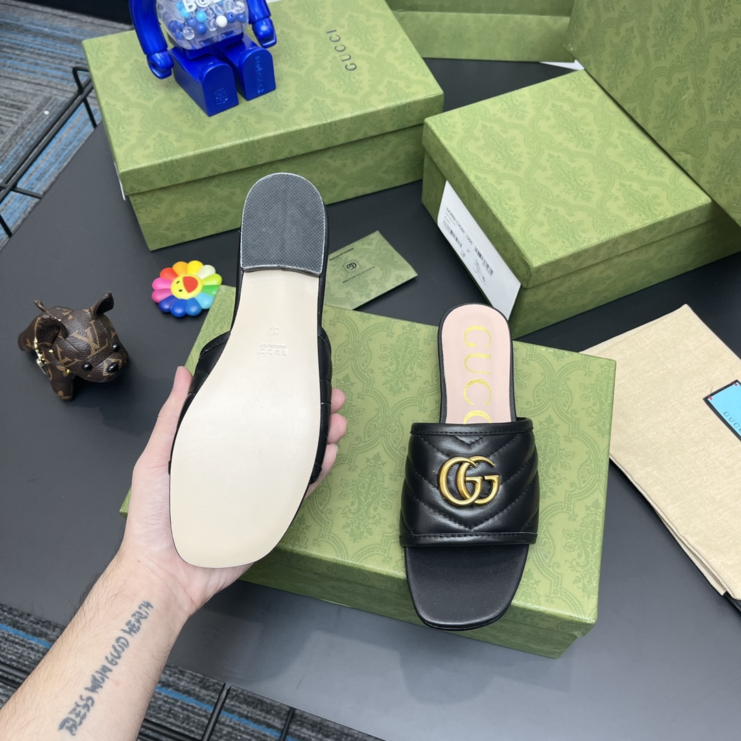 G*u*i slippers 57