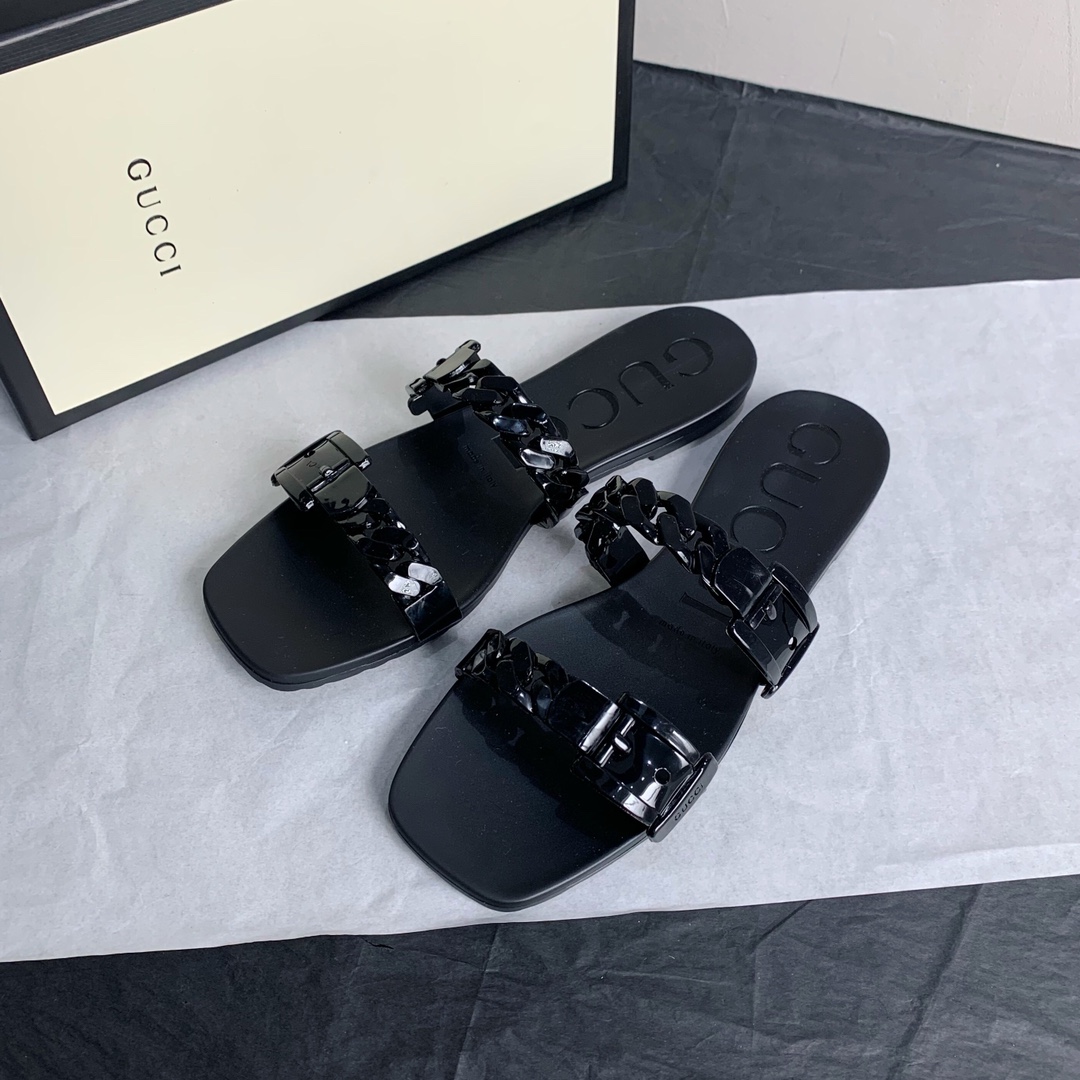 G*u*i slippers 67