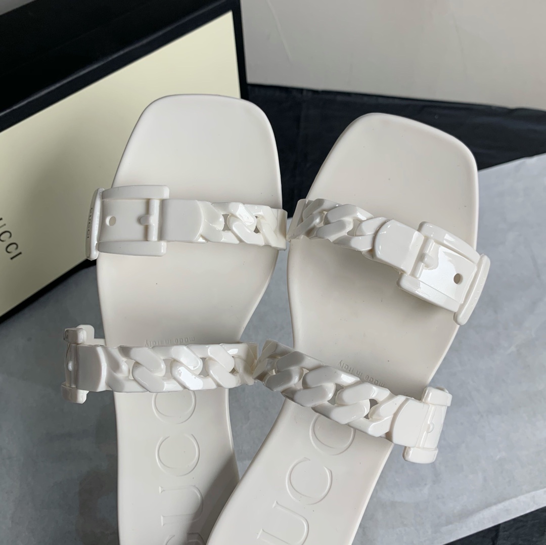G*u*i slippers 68