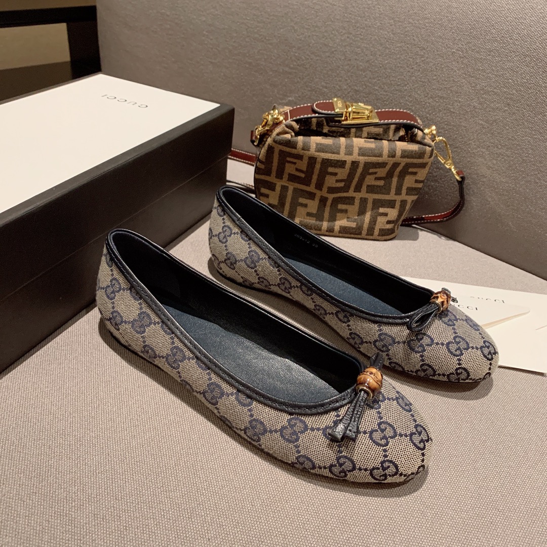 G*u*i beige/blue gg canvas and leather bow ballet flats