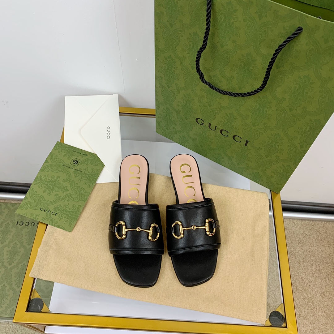 G*u*i slippers 69