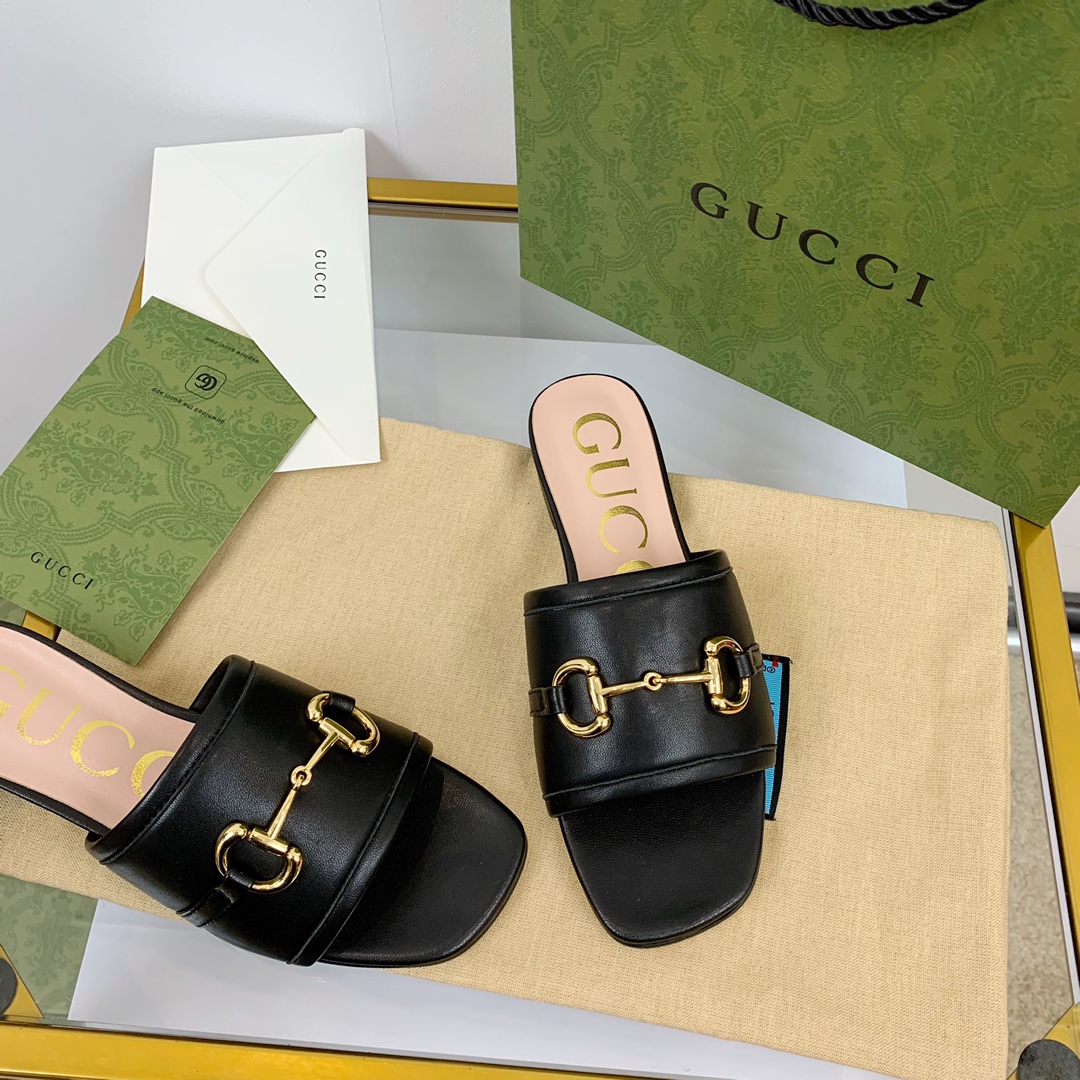 G*u*i slippers 69