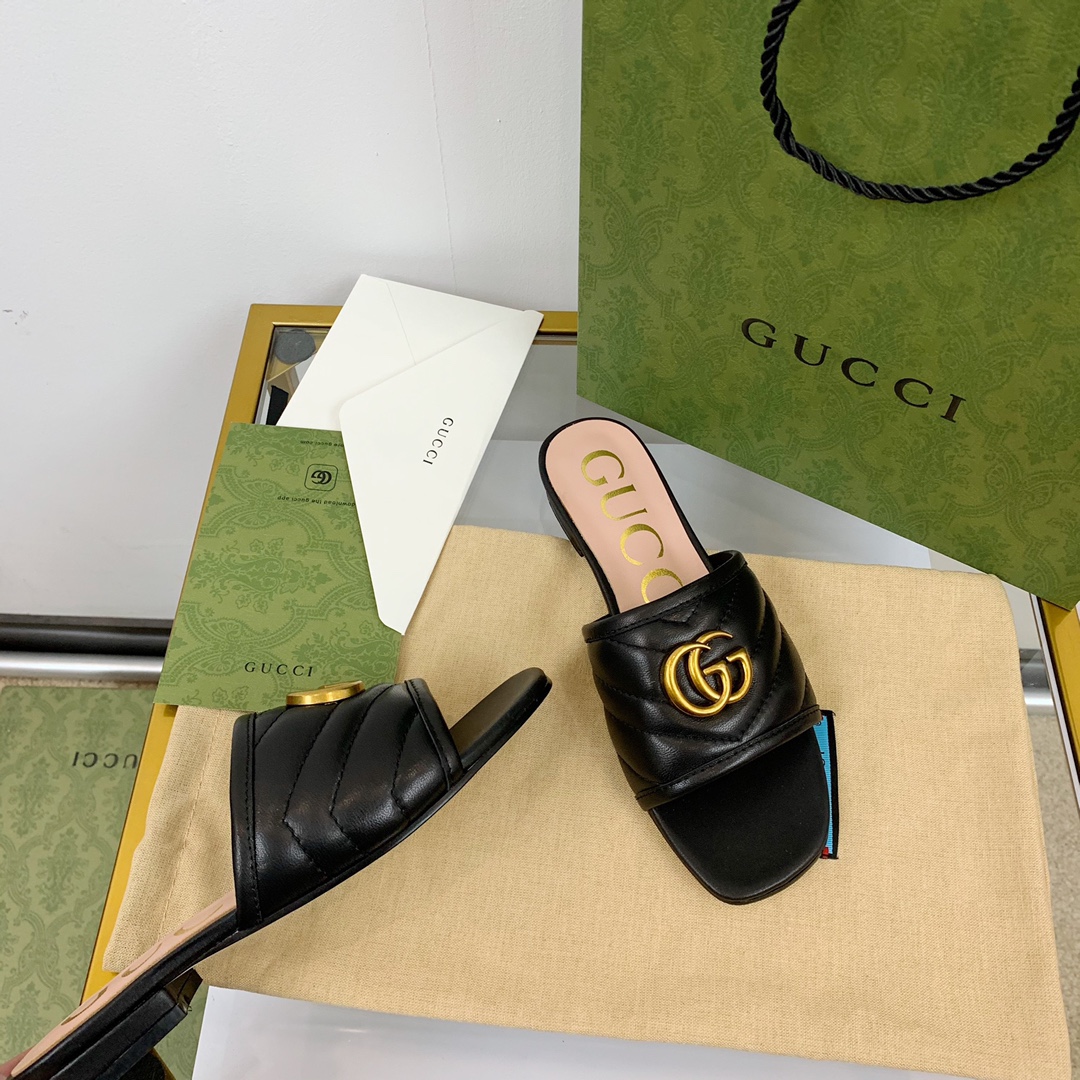 G*u*i slippers 80