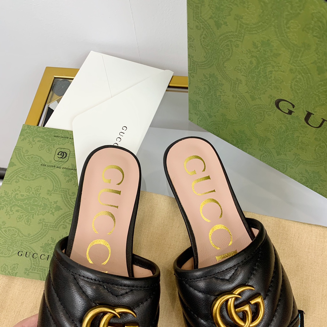 G*u*i slippers 80