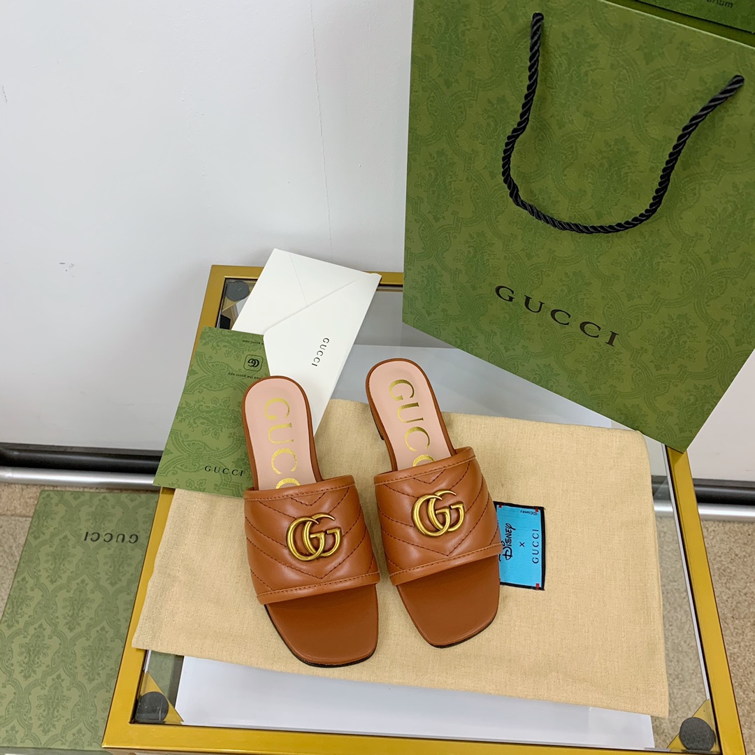 G*u*i slippers 81