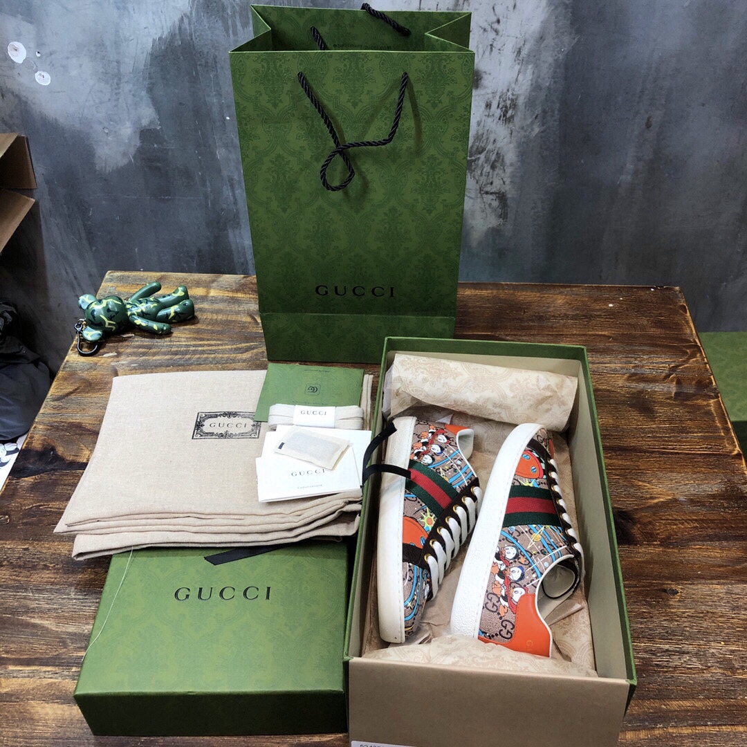 G*u*i flats 54