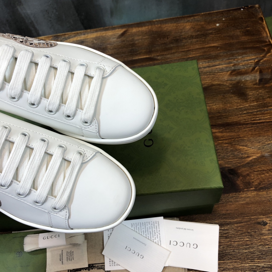 G*u*i flats 69