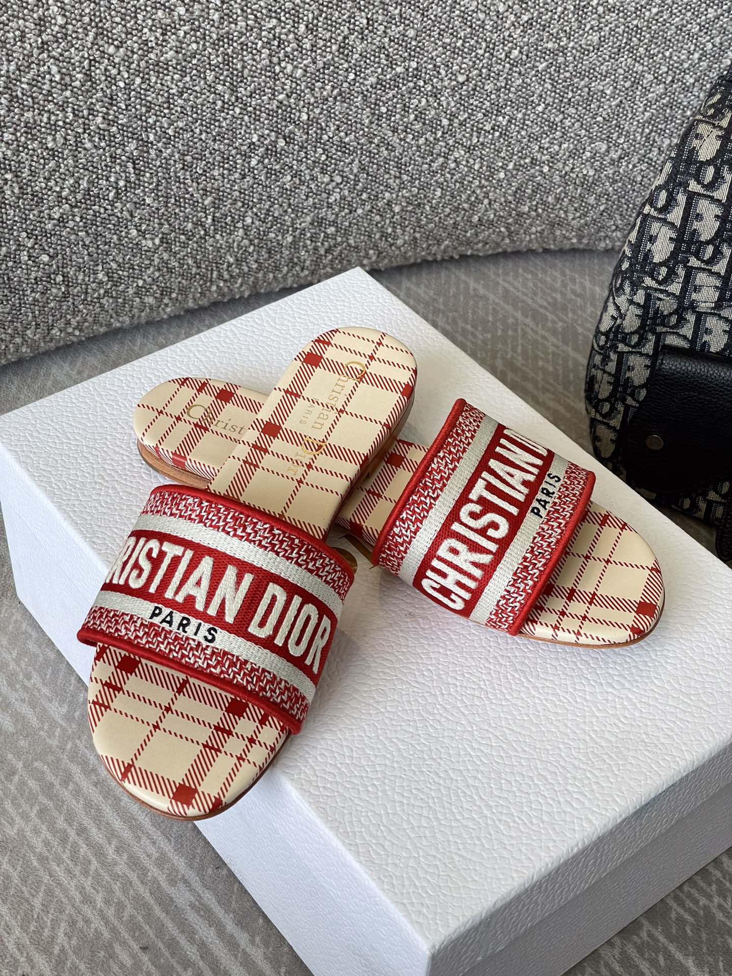 D*or slippers 3