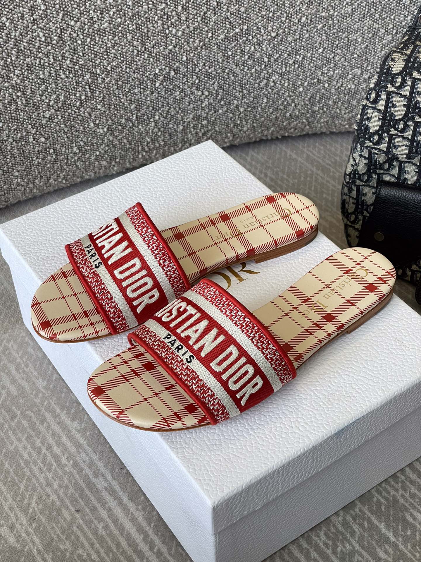 D*or slippers 3