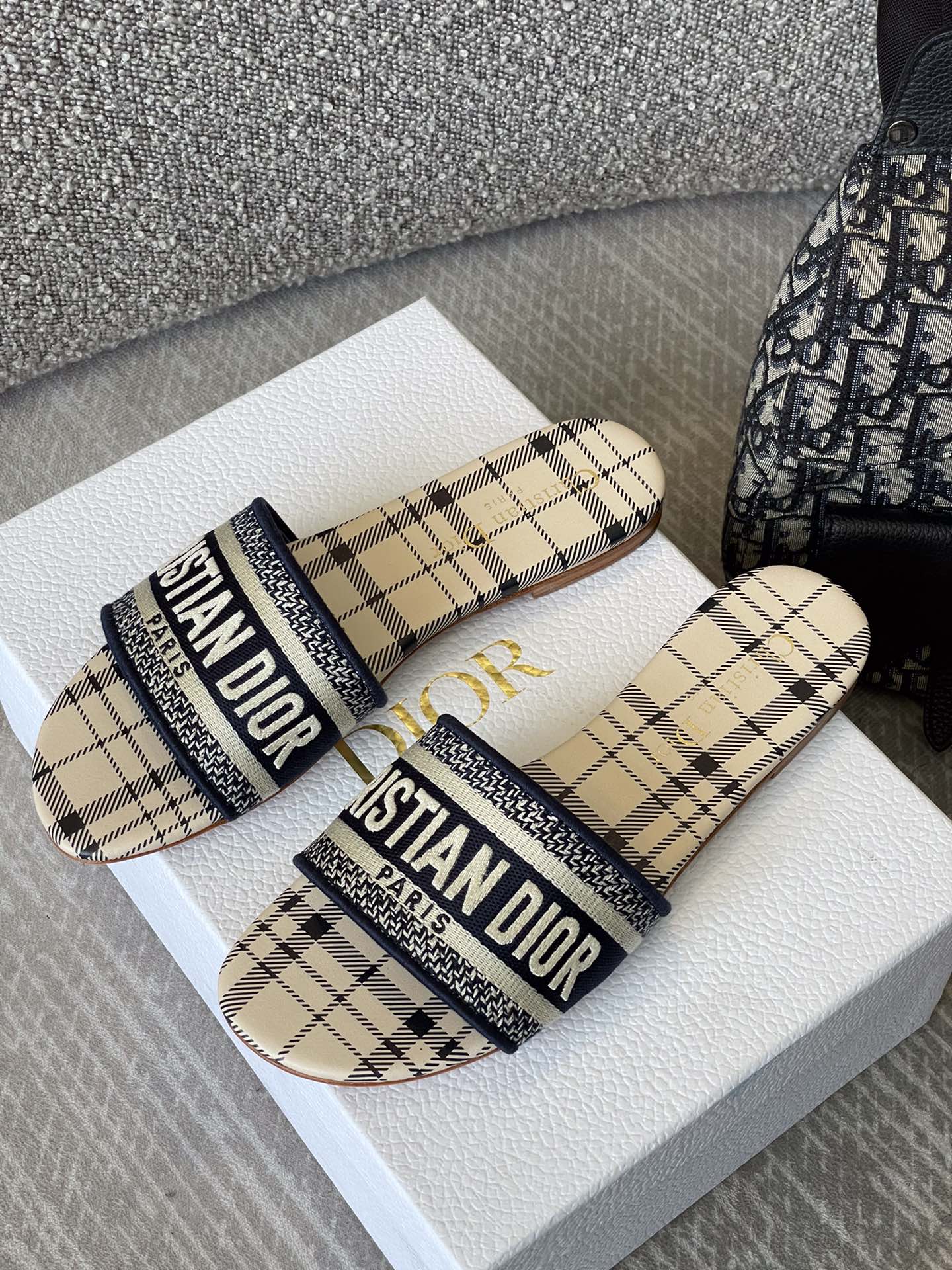 D*or slippers 5