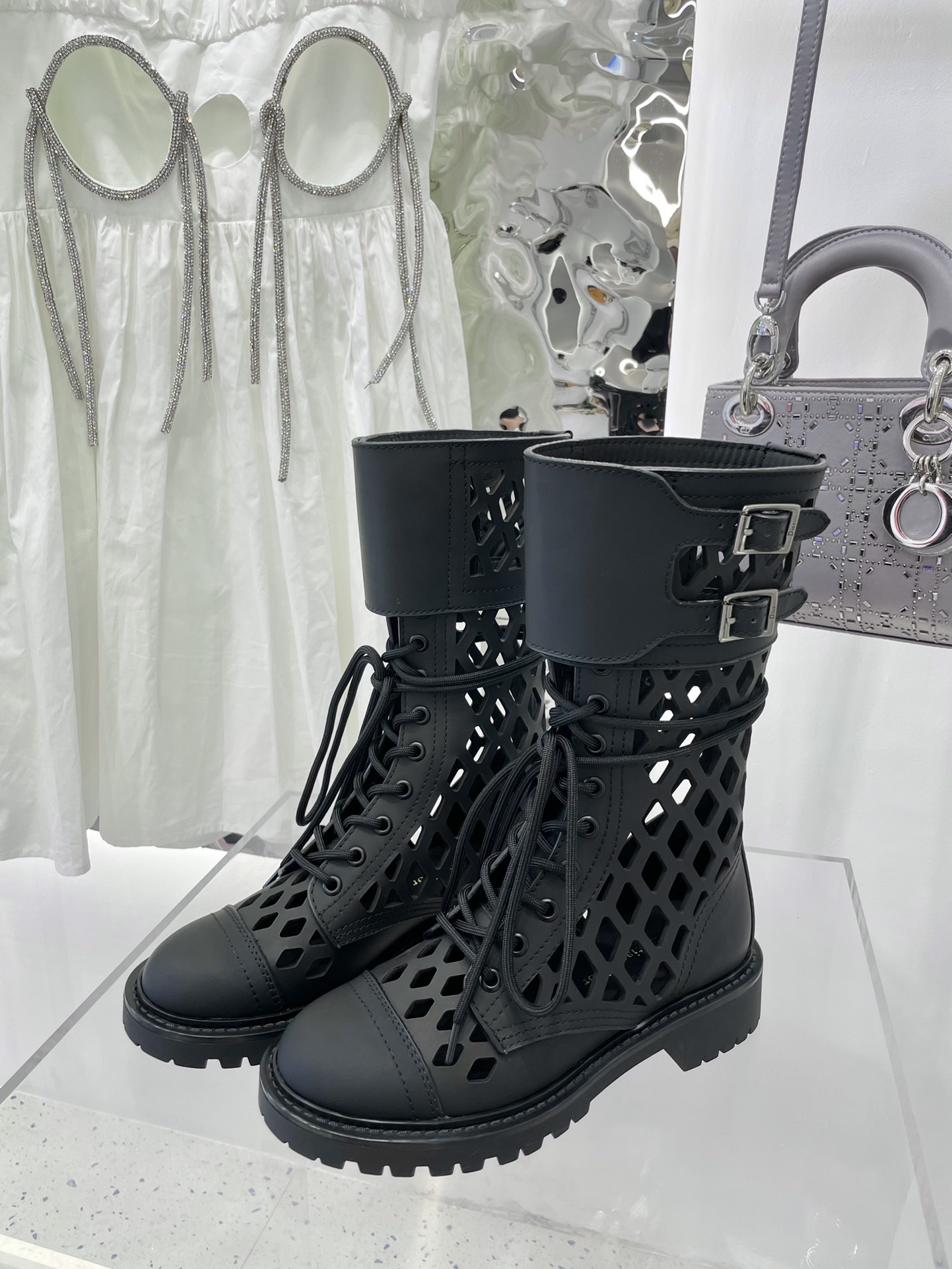 D*or cut out boots