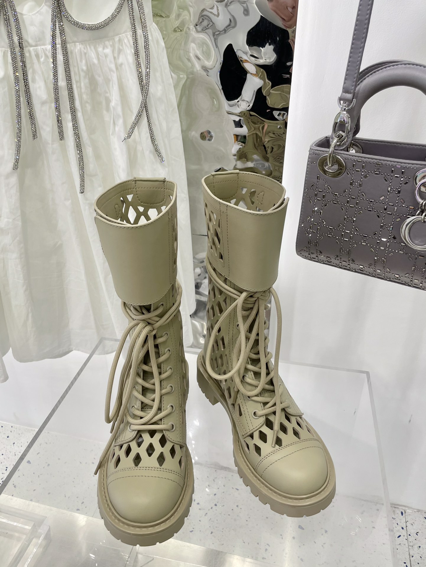 D*or boots 7