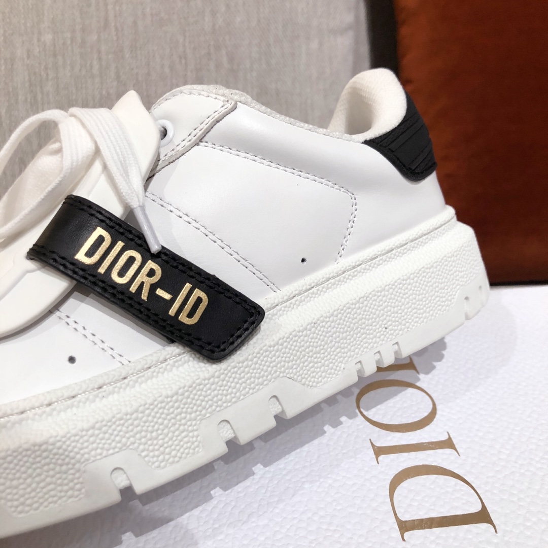 D*or sneakers 66