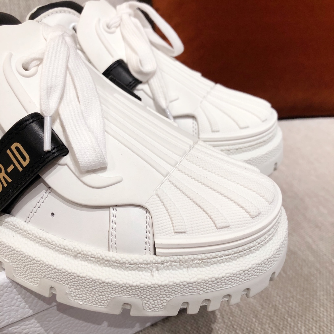 D*or sneakers 66
