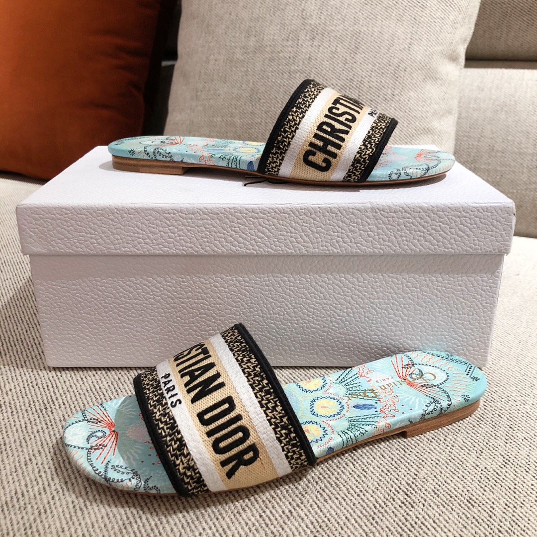 D*or slippers 21