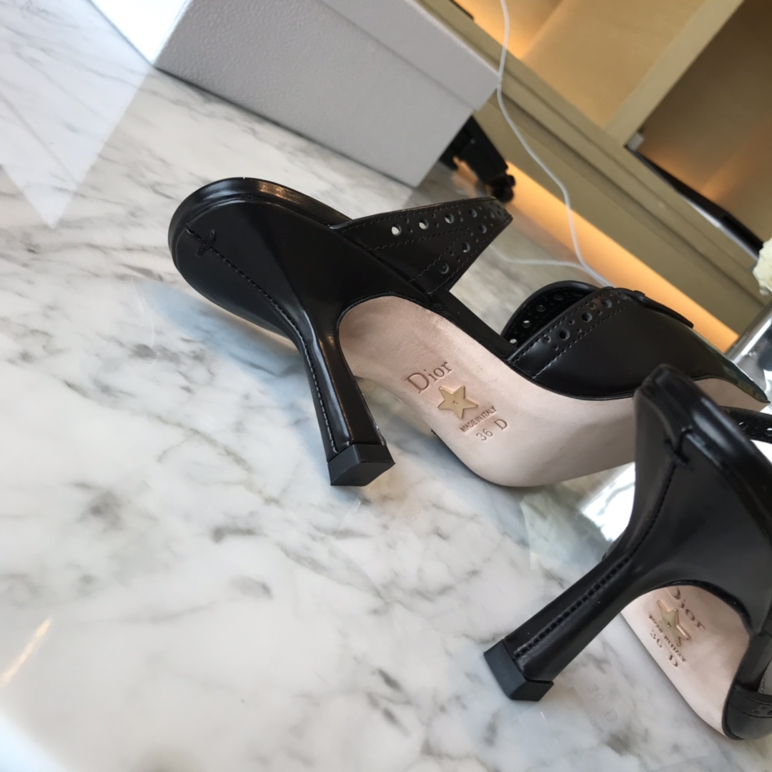 D*or high heels 32