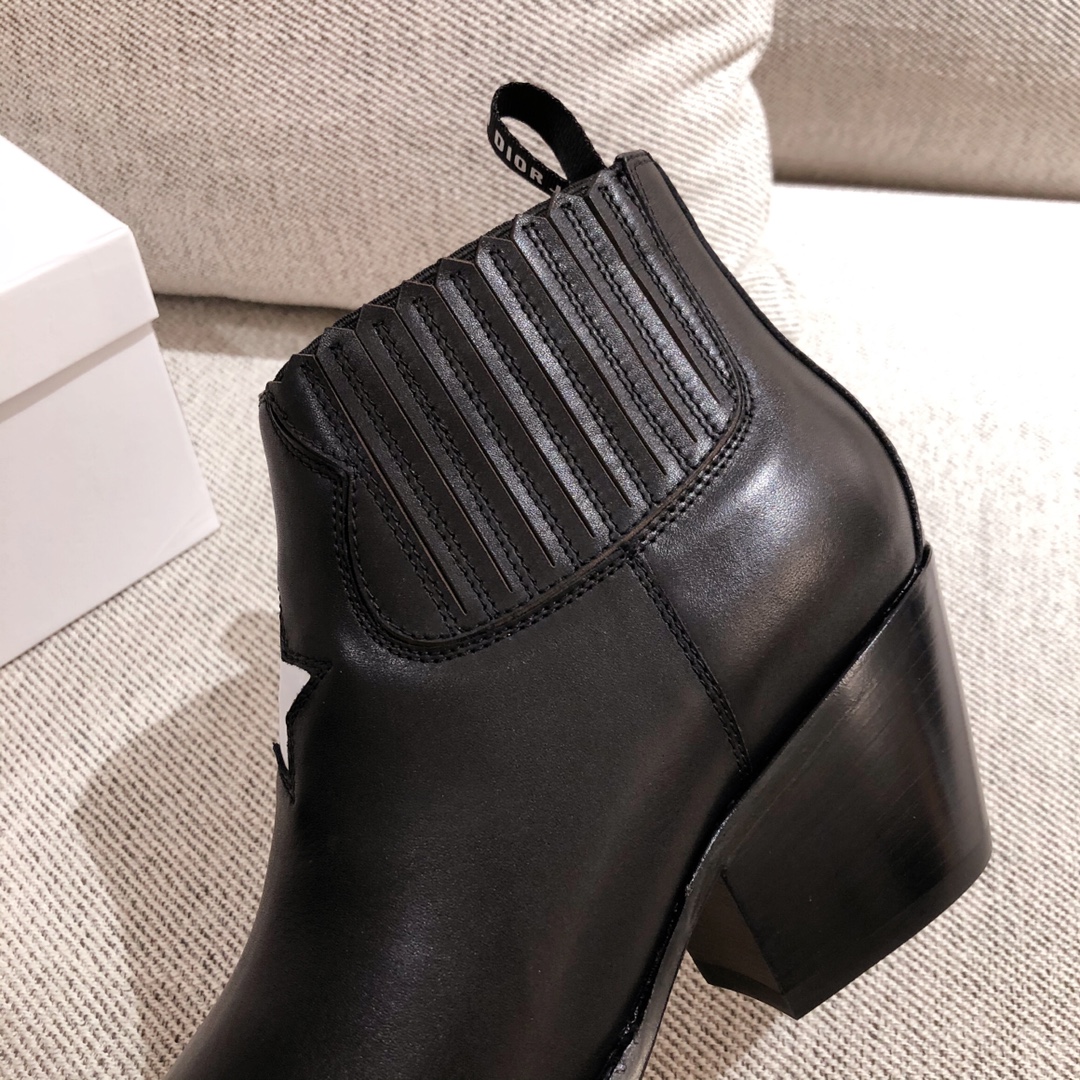 D*or boots 17