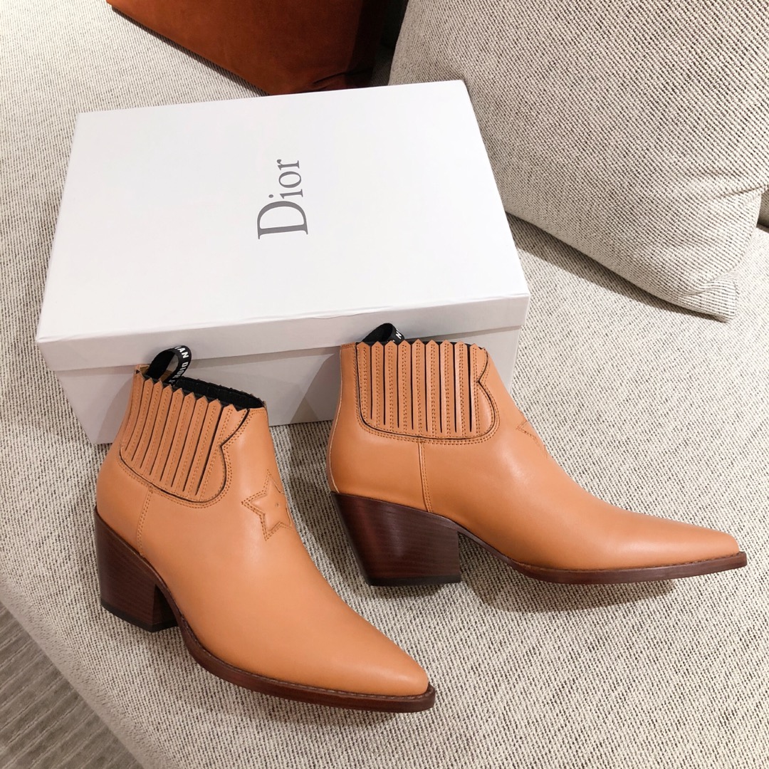 D*or boots 18