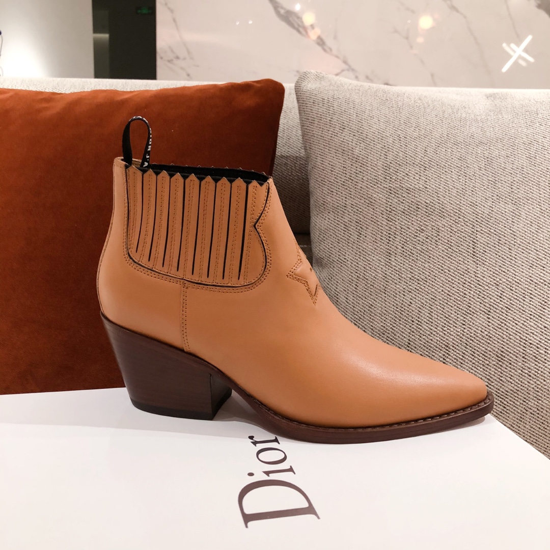 D*or boots 18