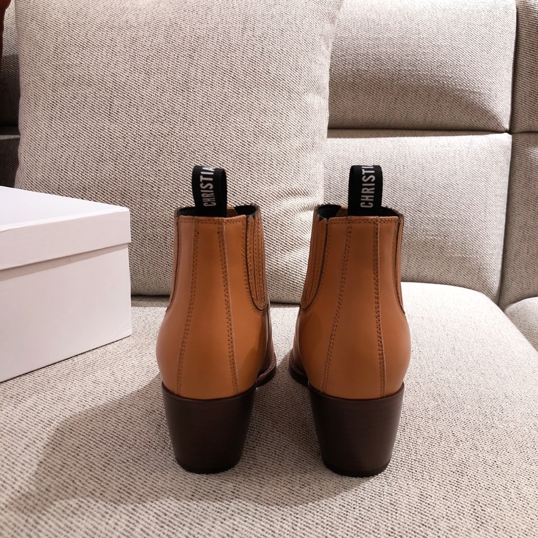 D*or boots 18