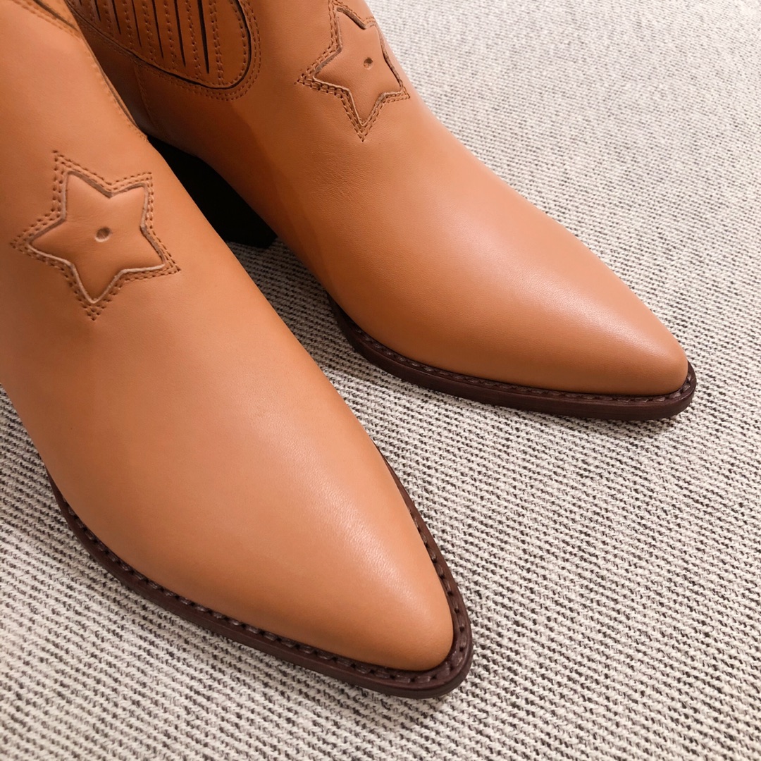 D*or boots 18