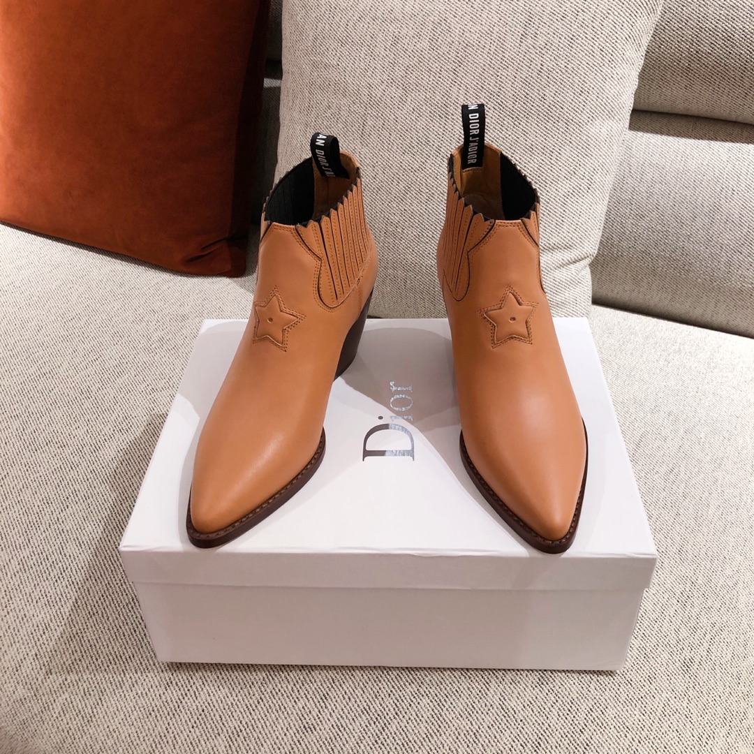 D*or boots 18