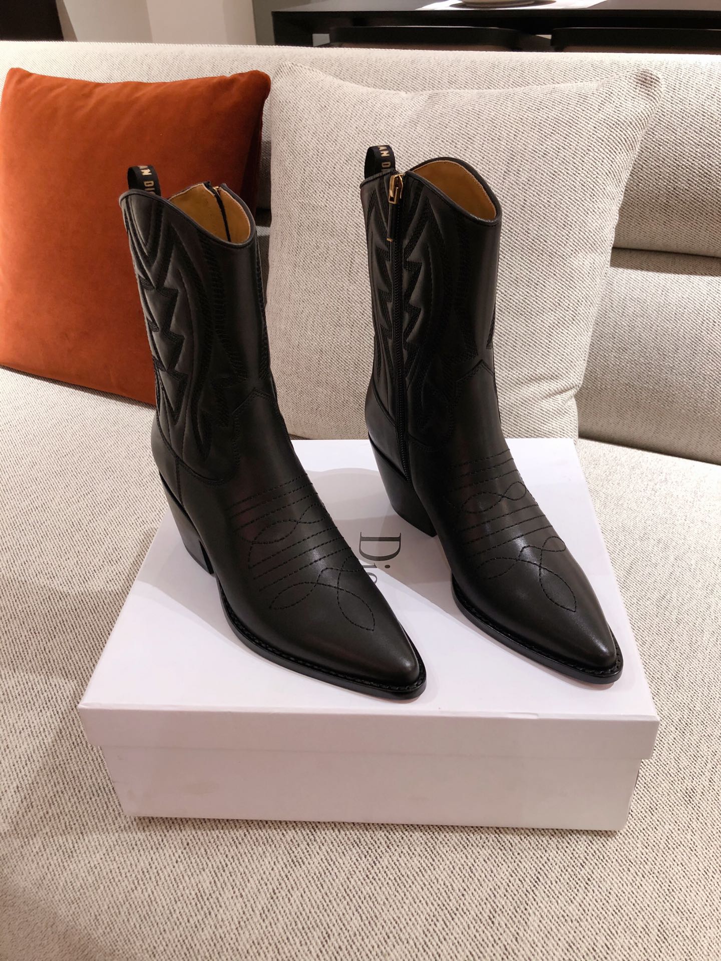 D*or boots 24