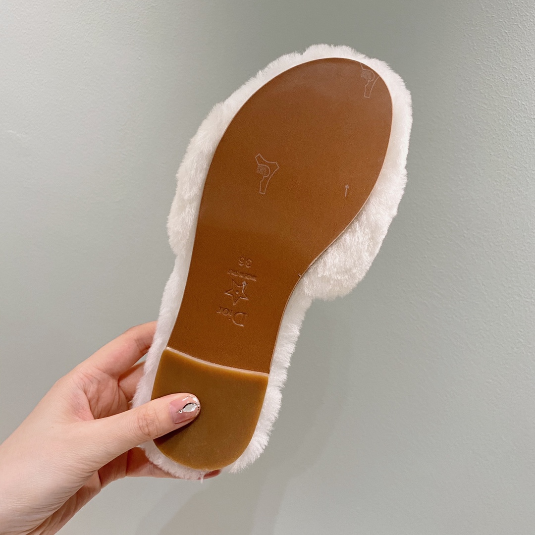 D*or slippers 26