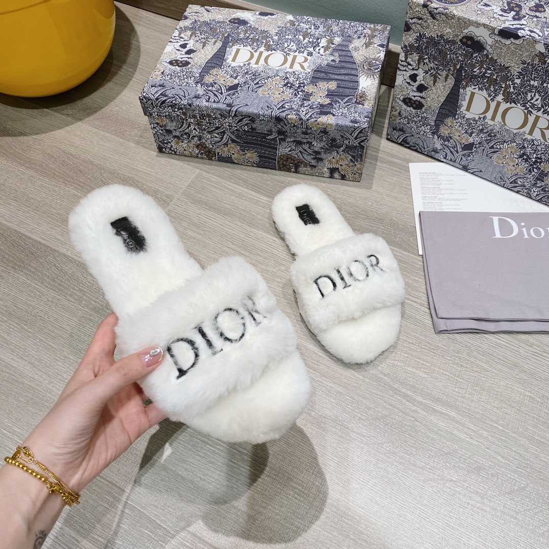D*or slippers 26