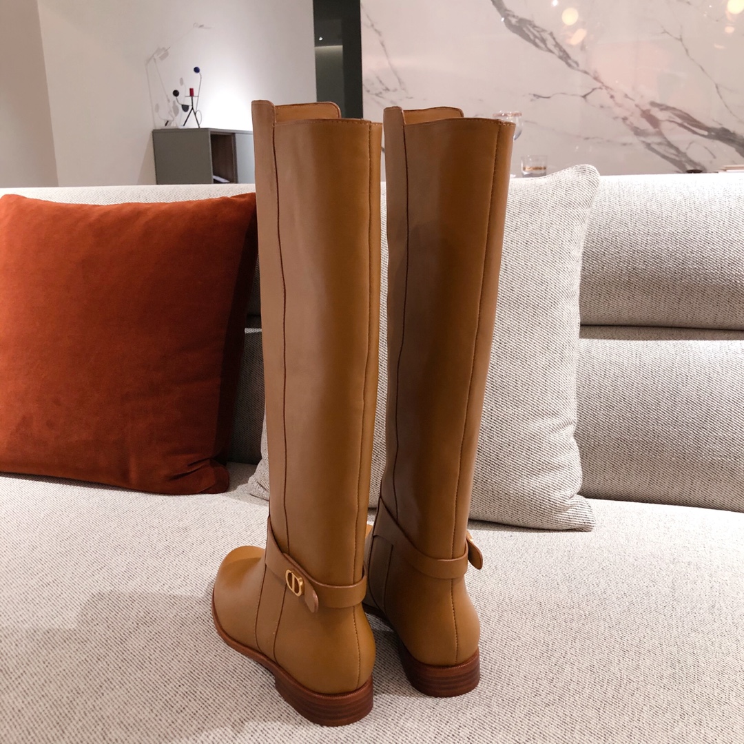 D*or boots 25