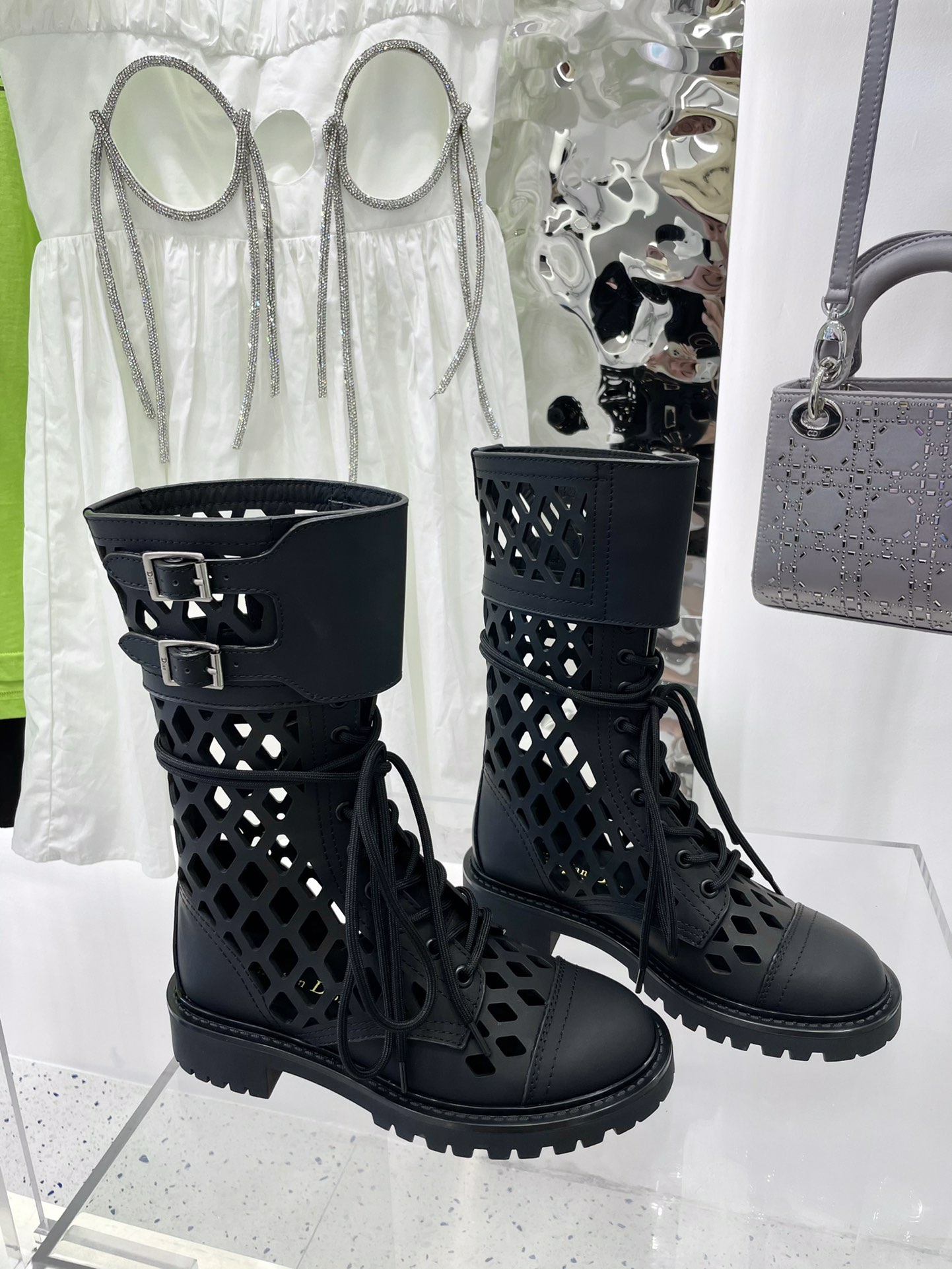 D*or cut out boots