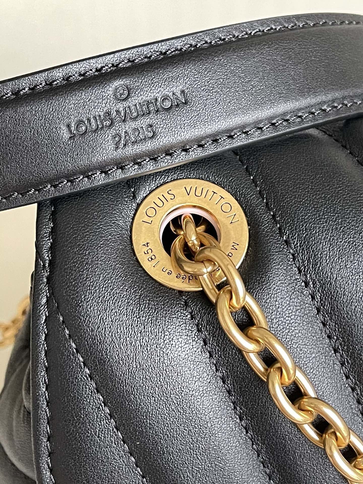 LV NEW WAVE CHAIN BAG