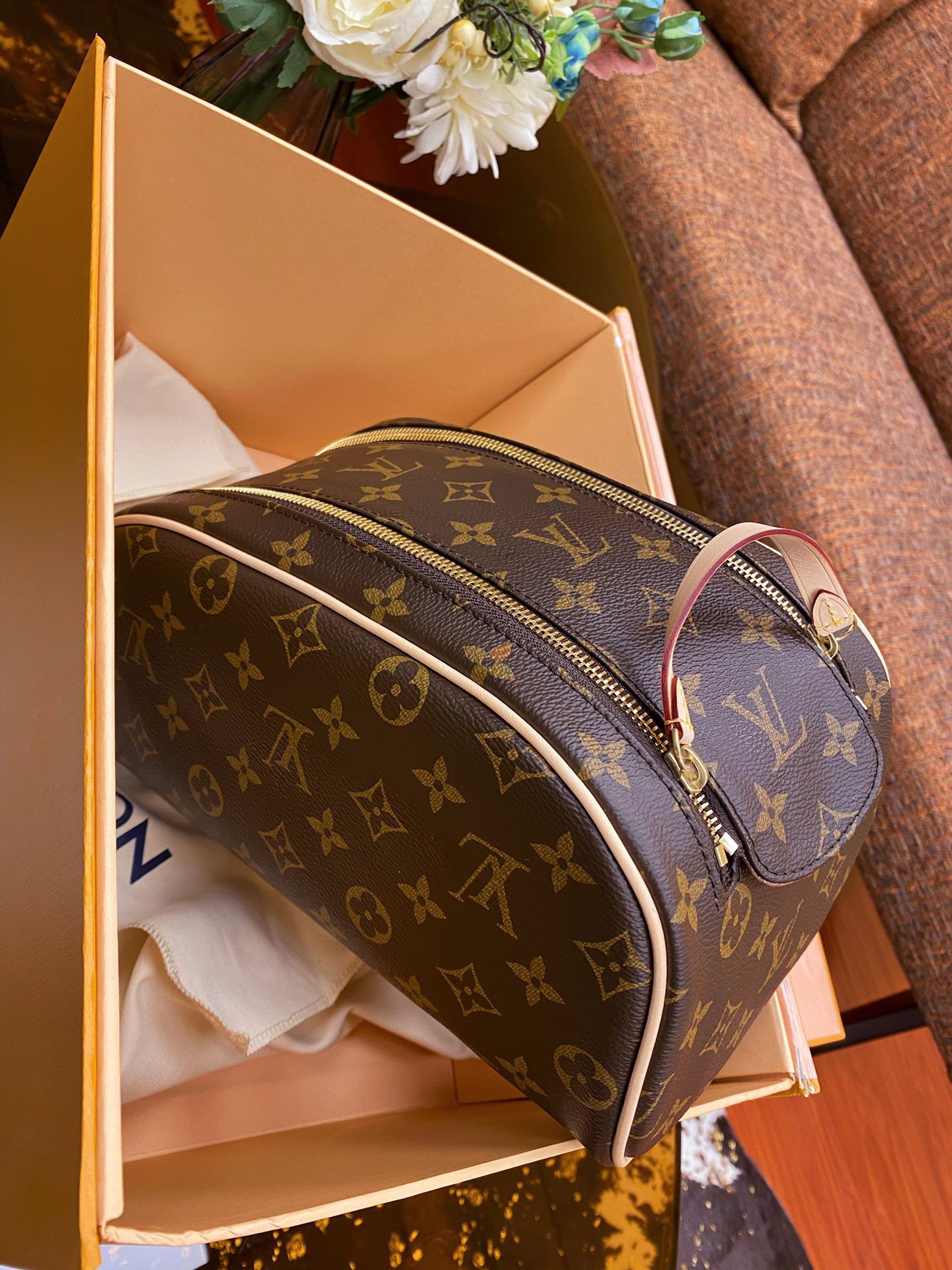 l**is V*t*n king size toiletry bag