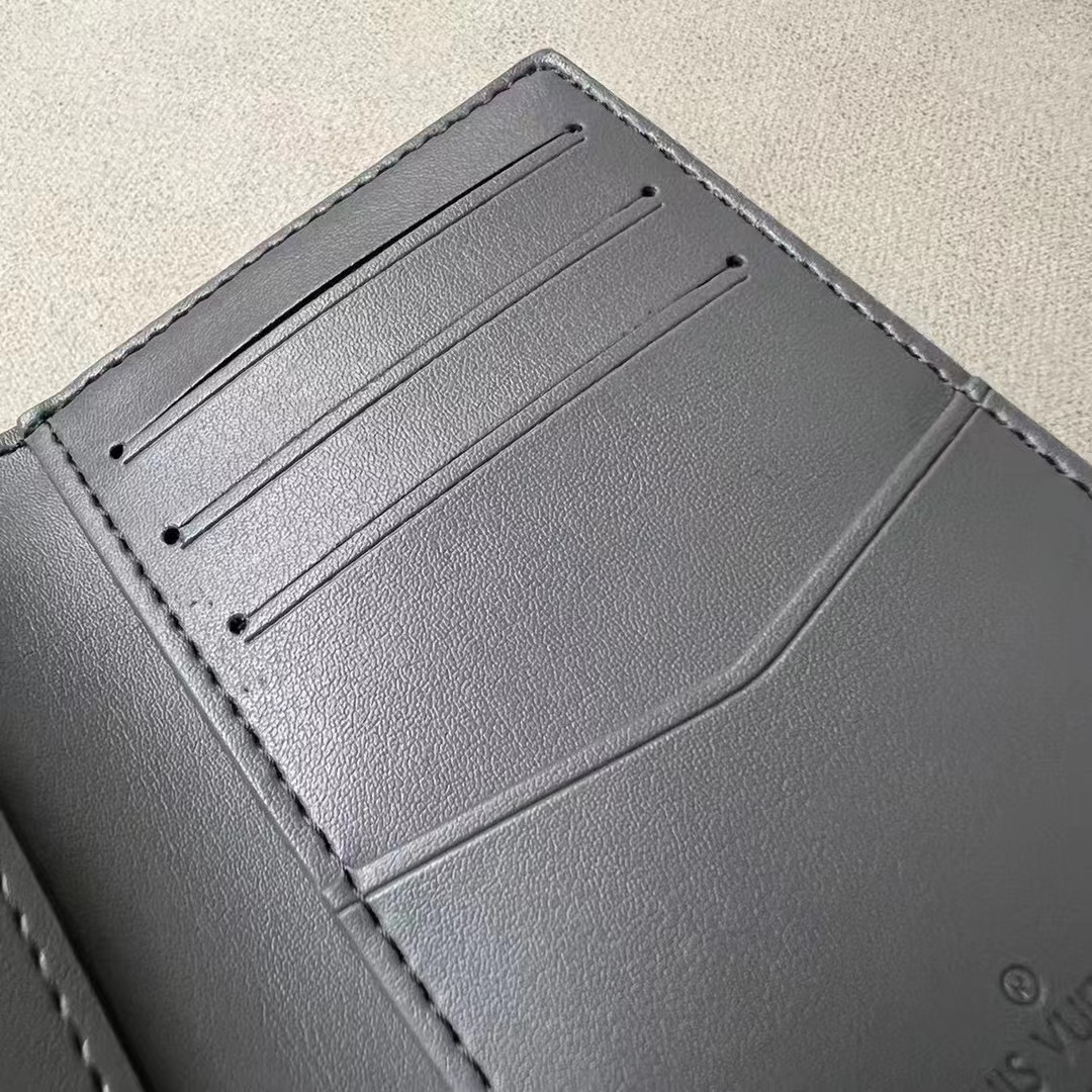 l**is V*t*n small wallets for men