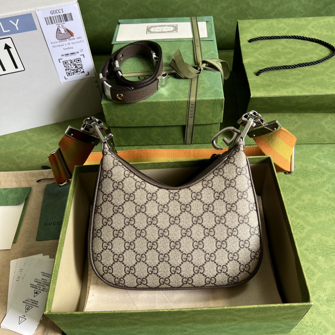 G*u*i attache small shoulder bag