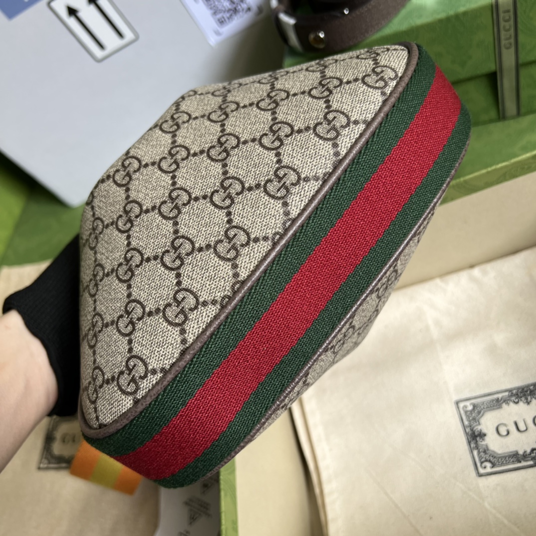 G*u*i attache small shoulder bag