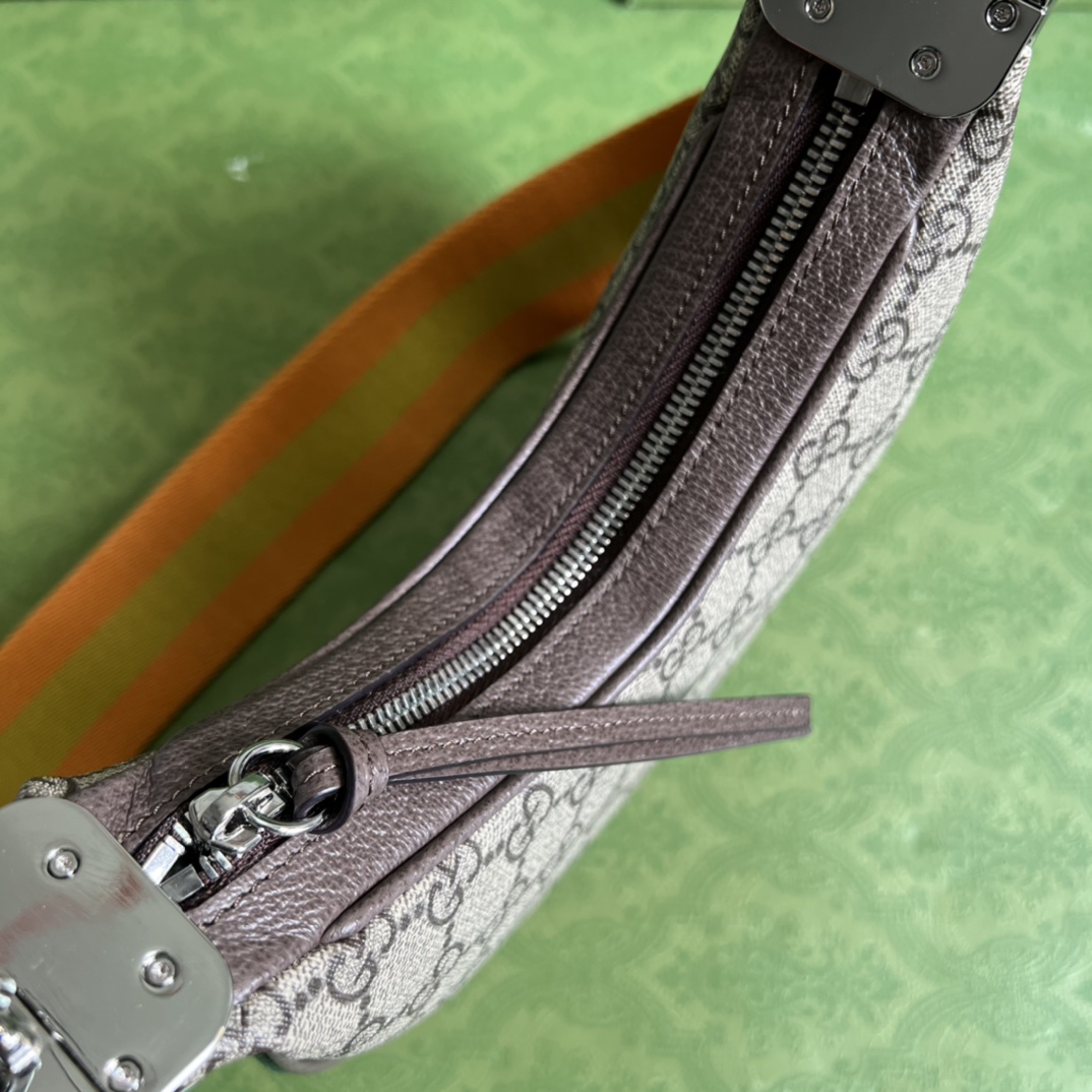 G*u*i attache small shoulder bag