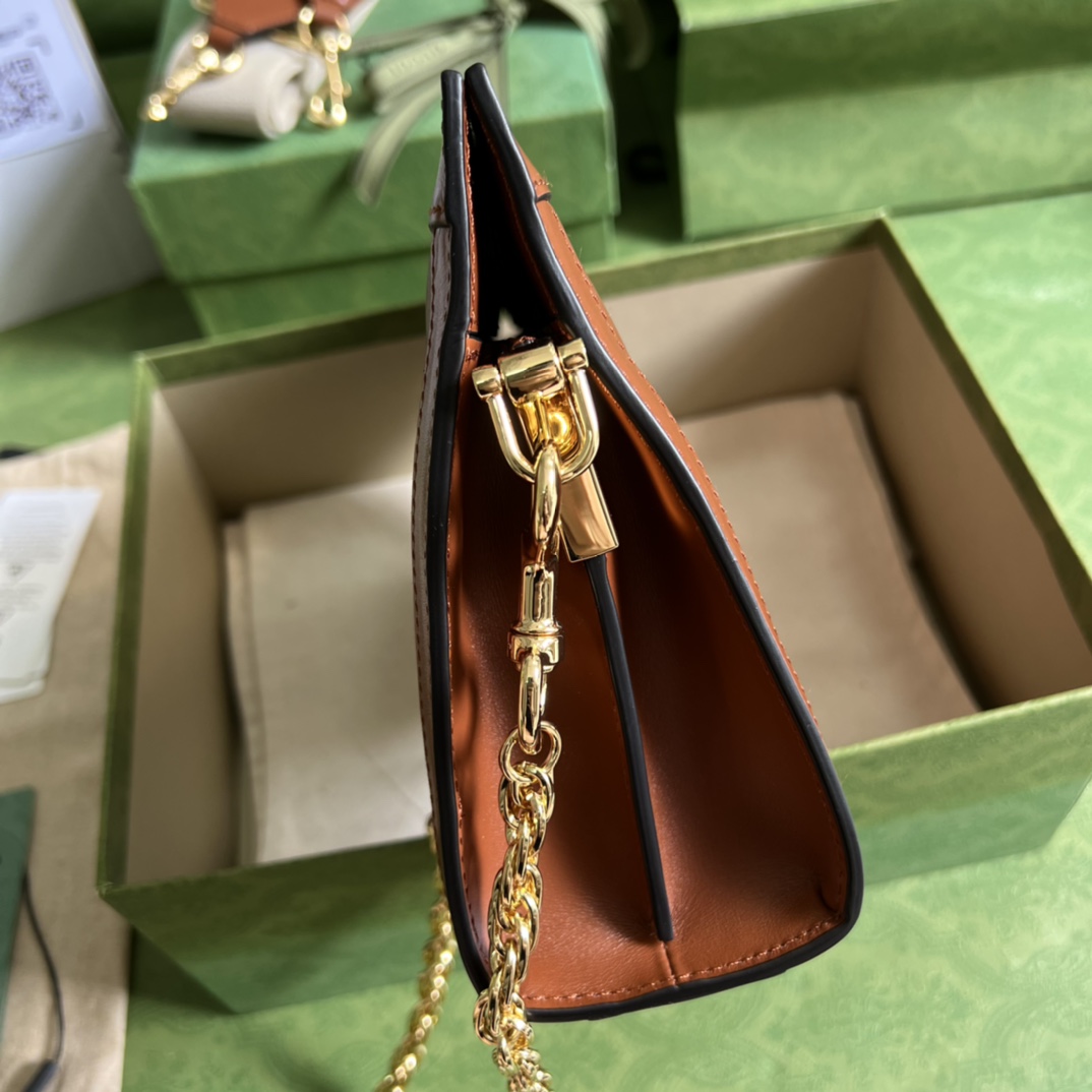 GG Matelassé leather small bag