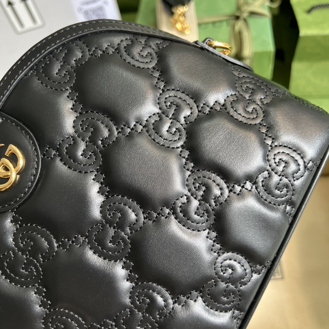 GG Matelassé leather small bag