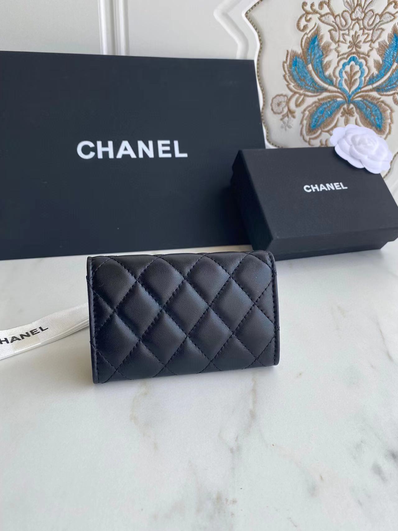 Ch*el classic leather wallet in black