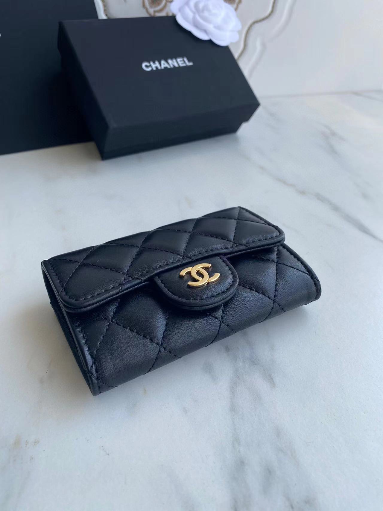 Ch*el classic leather wallet in black