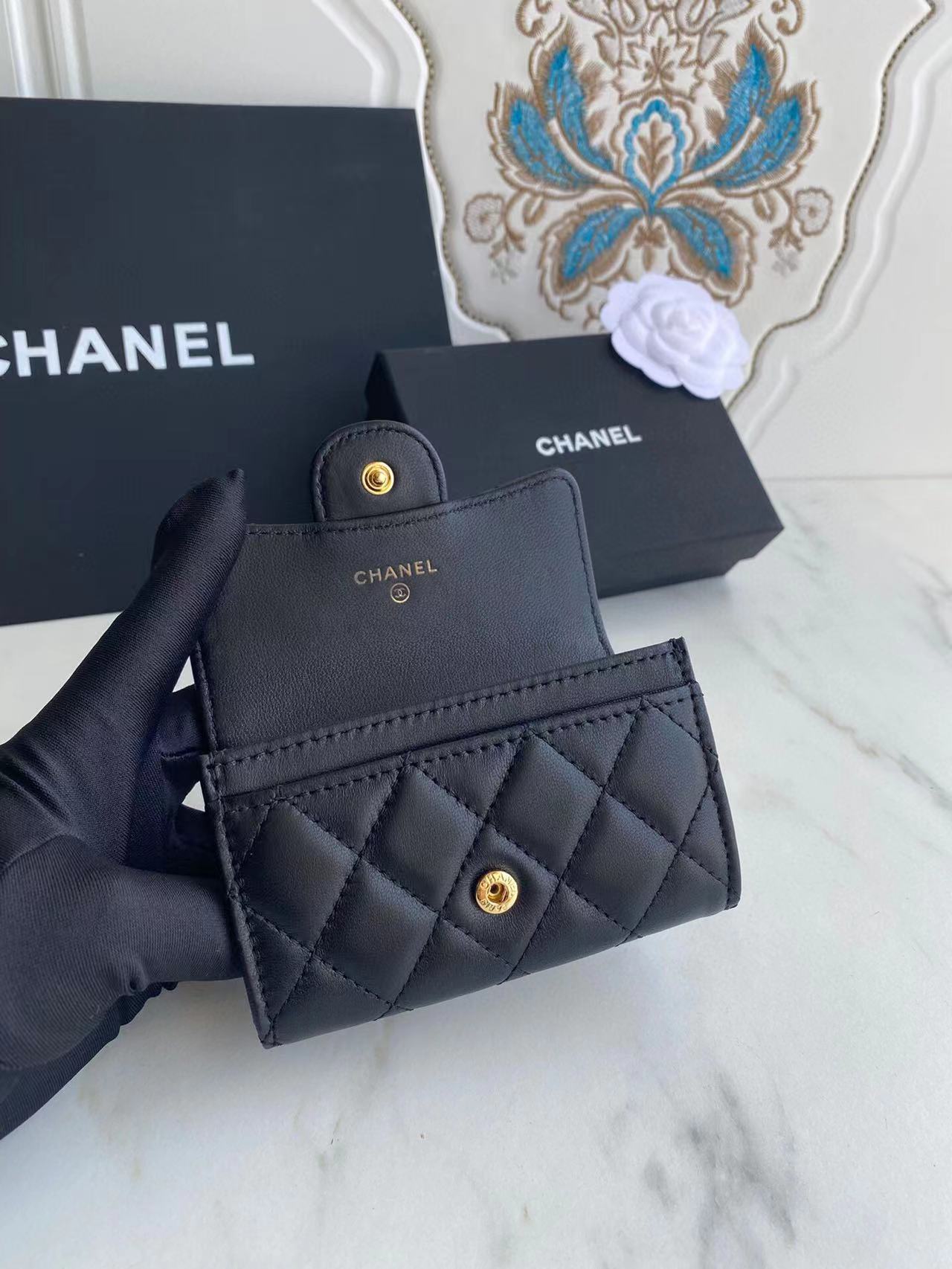 Ch*el classic leather wallet in black