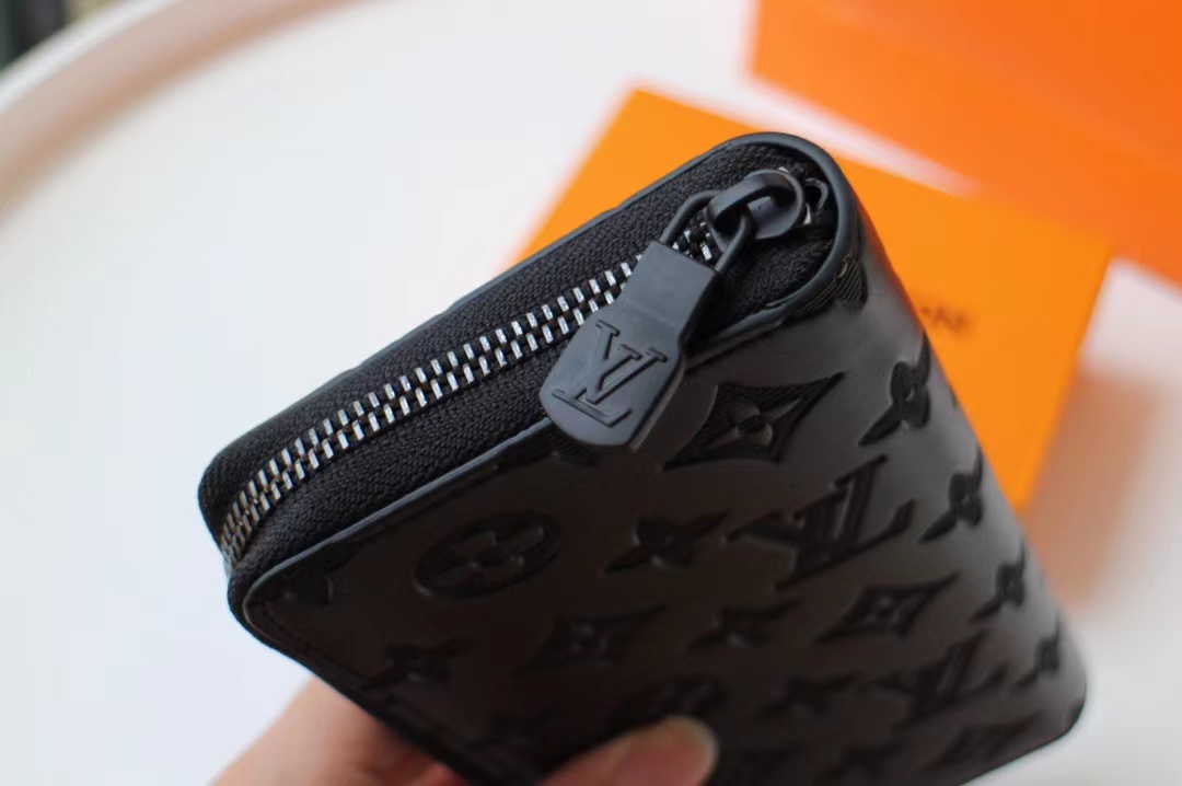 l**is V*t*n wallet zippy wallet